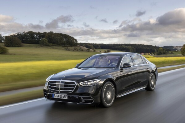 Best plug on sale in hybrid sedan